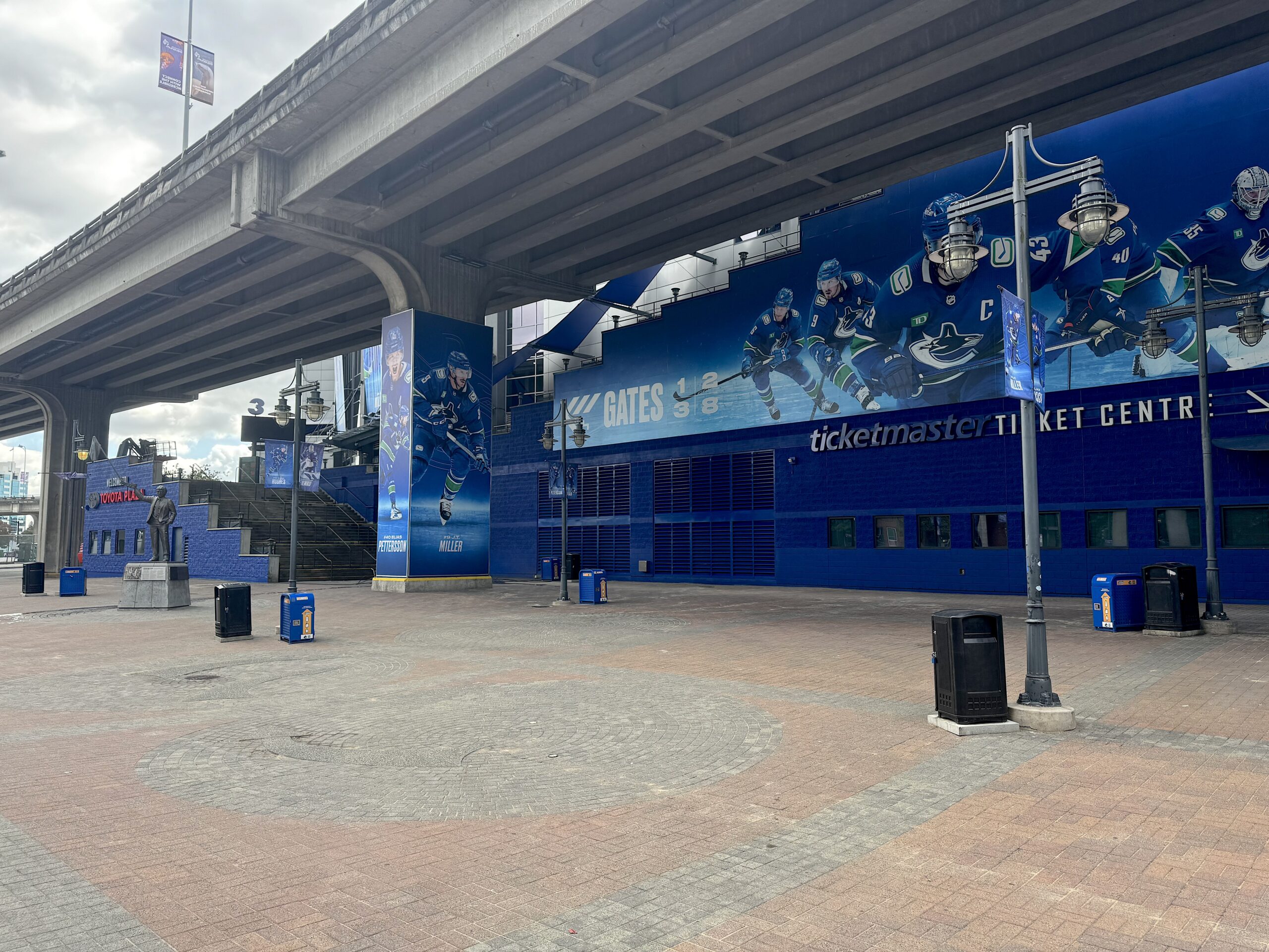 exterior rogers arena in vancouver